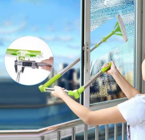 מנקה חלונות מיקרופייבר עם מוט חיווי נוחה ומברשת שמסתובבת 180 מעלות
